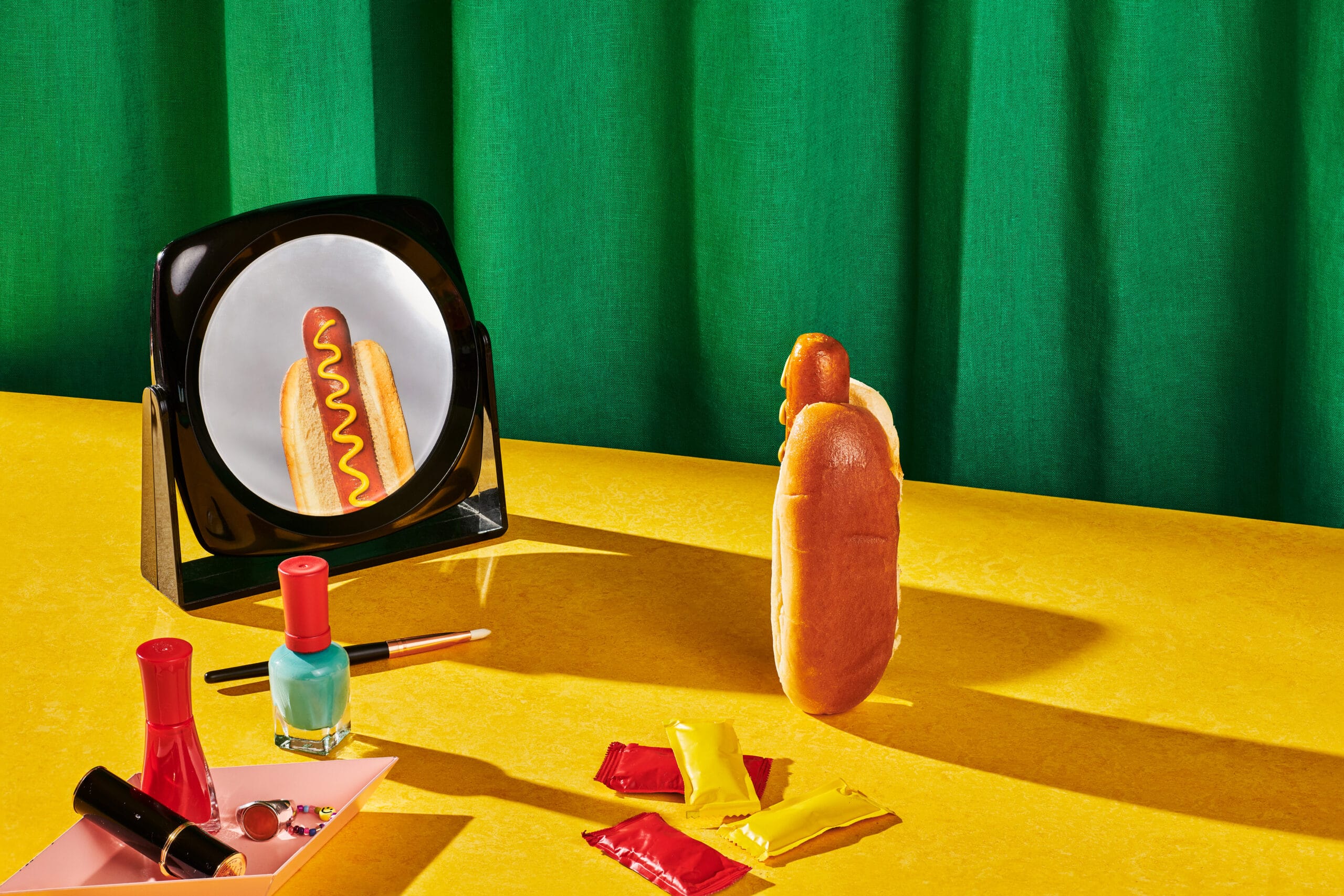 04_SmallMirror_HotDog_FINAL